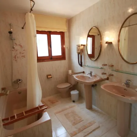 Chrisuli - Well Furnished With Panoramic Views In * Moraira