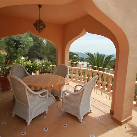 Chrisuli - Well Furnished With Panoramic Views In